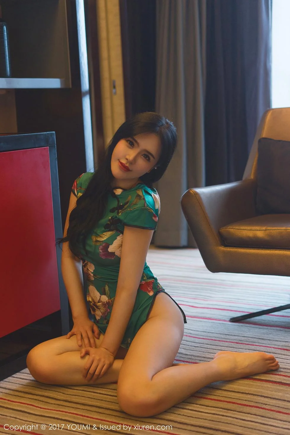 刘钰儿私房真空旗袍装半脱秀豪乳半球撩人绝美写真 第 36 张
