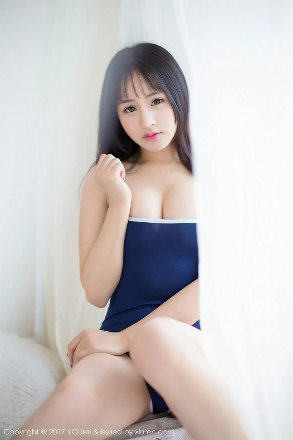 巨乳思淇Sukiiii居家露背毛衣+死库水秀完美身材写真 第 75 张