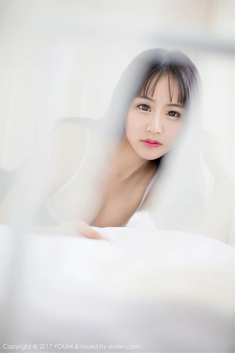 巨乳思淇Sukiiii居家露背毛衣+死库水秀完美身材写真 第 81 张