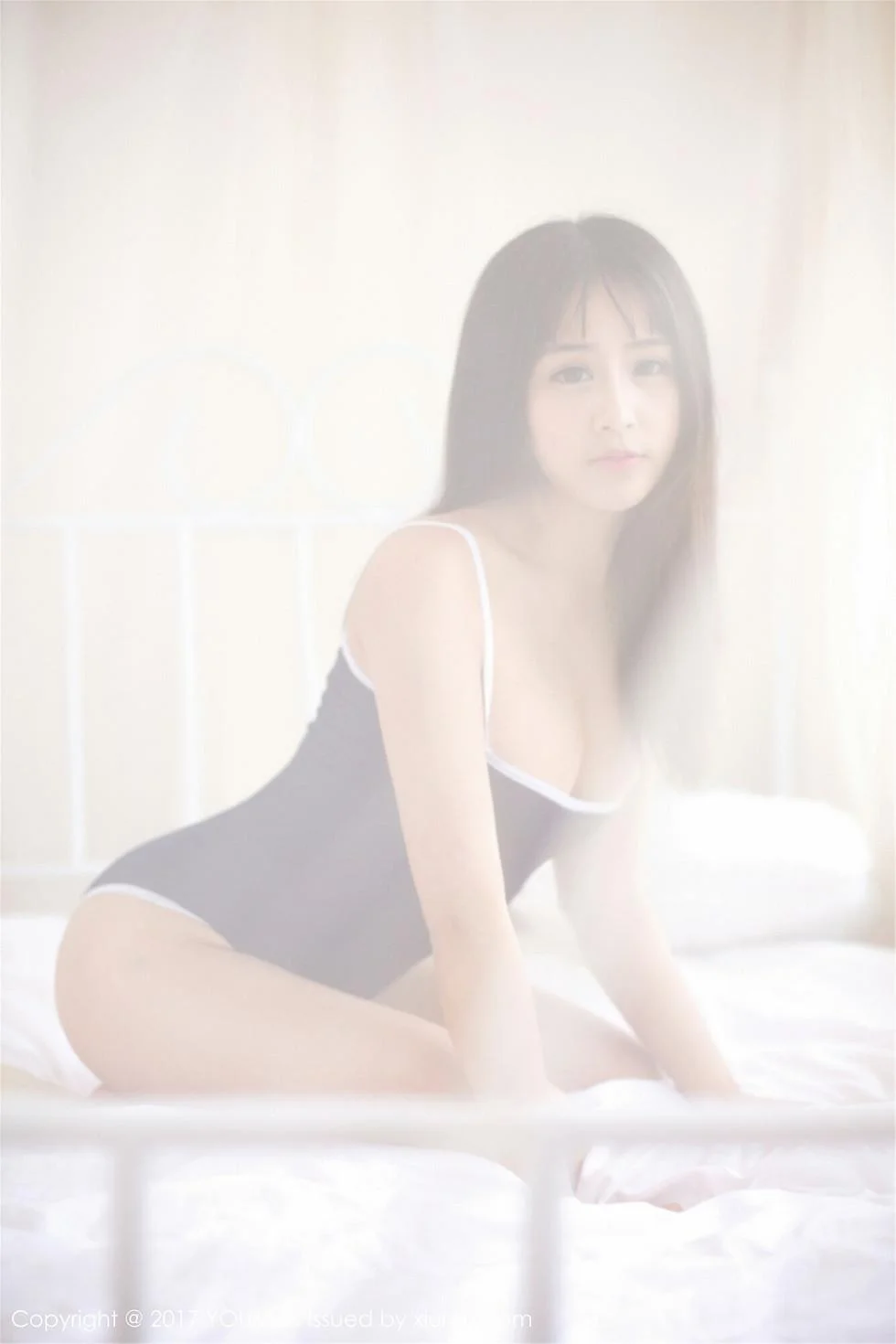 巨乳思淇Sukiiii居家露背毛衣+死库水秀完美身材写真 第 84 张