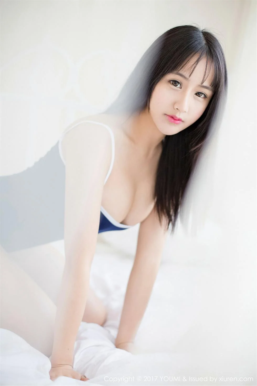 巨乳思淇Sukiiii居家露背毛衣+死库水秀完美身材写真 第 87 张