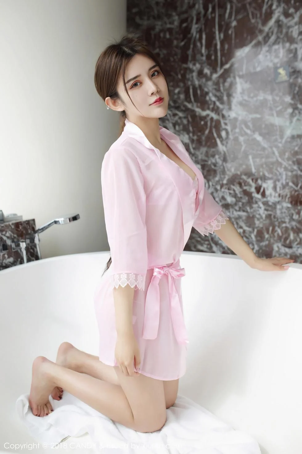 Cris_卓娅祺真空连身裙配白色蕾丝袜秀美乳撩人绝美写真 第 37 张