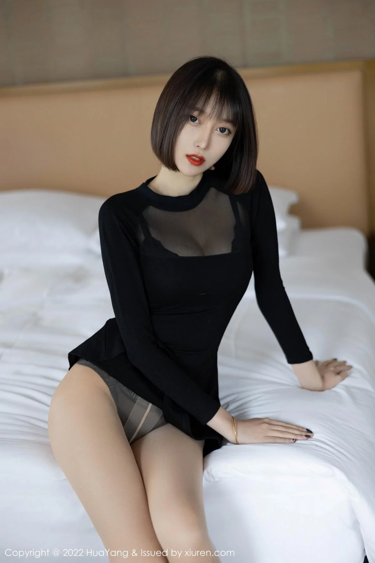 玥儿玥er私房黑色超短连衣裙配开档肉丝完美绝美写真 第 4 张