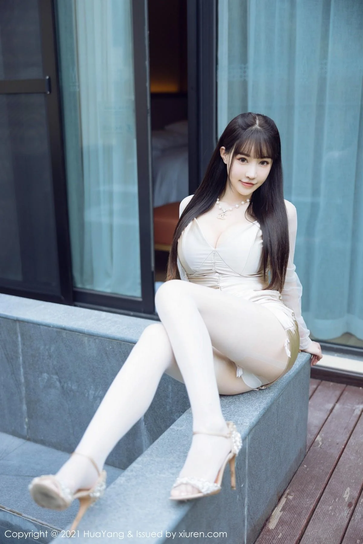 朱可儿Flower成都旅拍脱连身裙露内衣秀丰满身材绝美写真 第 33 张