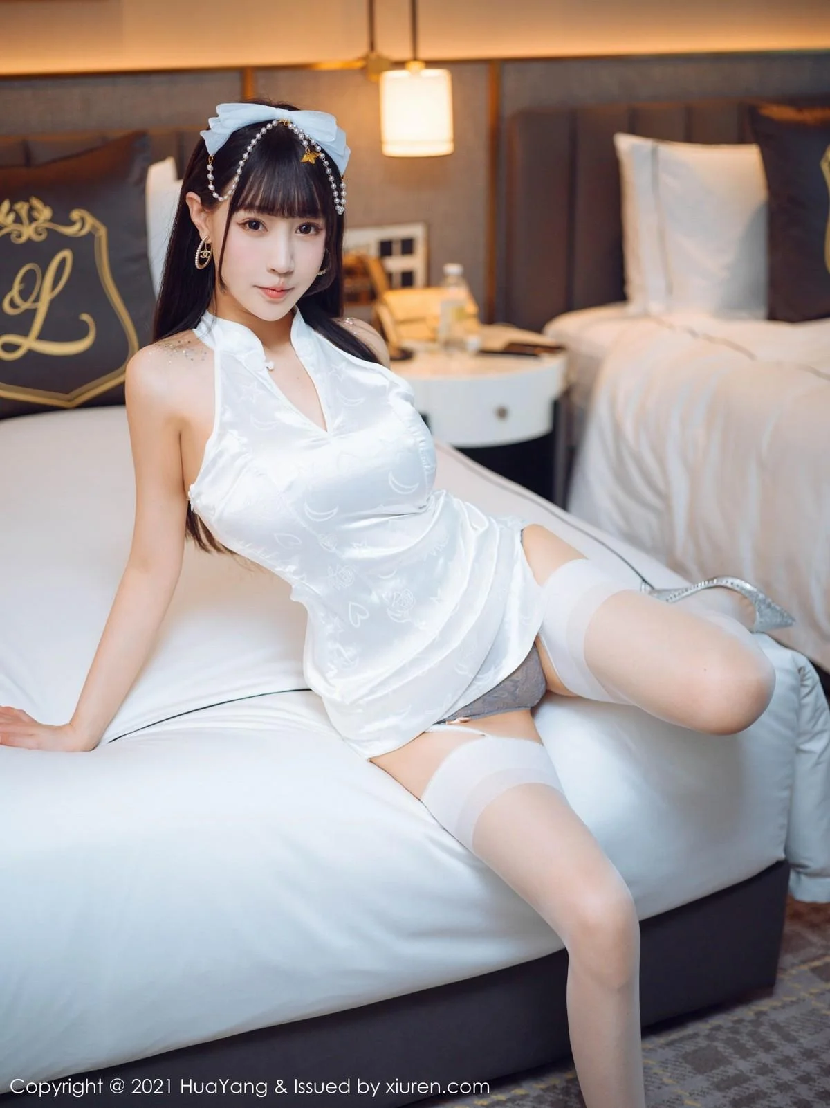 朱可儿Flower澳门旅拍真空旗袍配白丝吊袜极致绝美写真 第 56 张