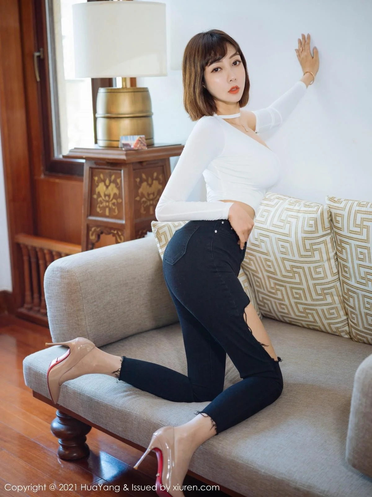 性感美女果儿西双版纳旅拍半脱露肉丝裤袜秀翘臀绝美写真 第 23 张