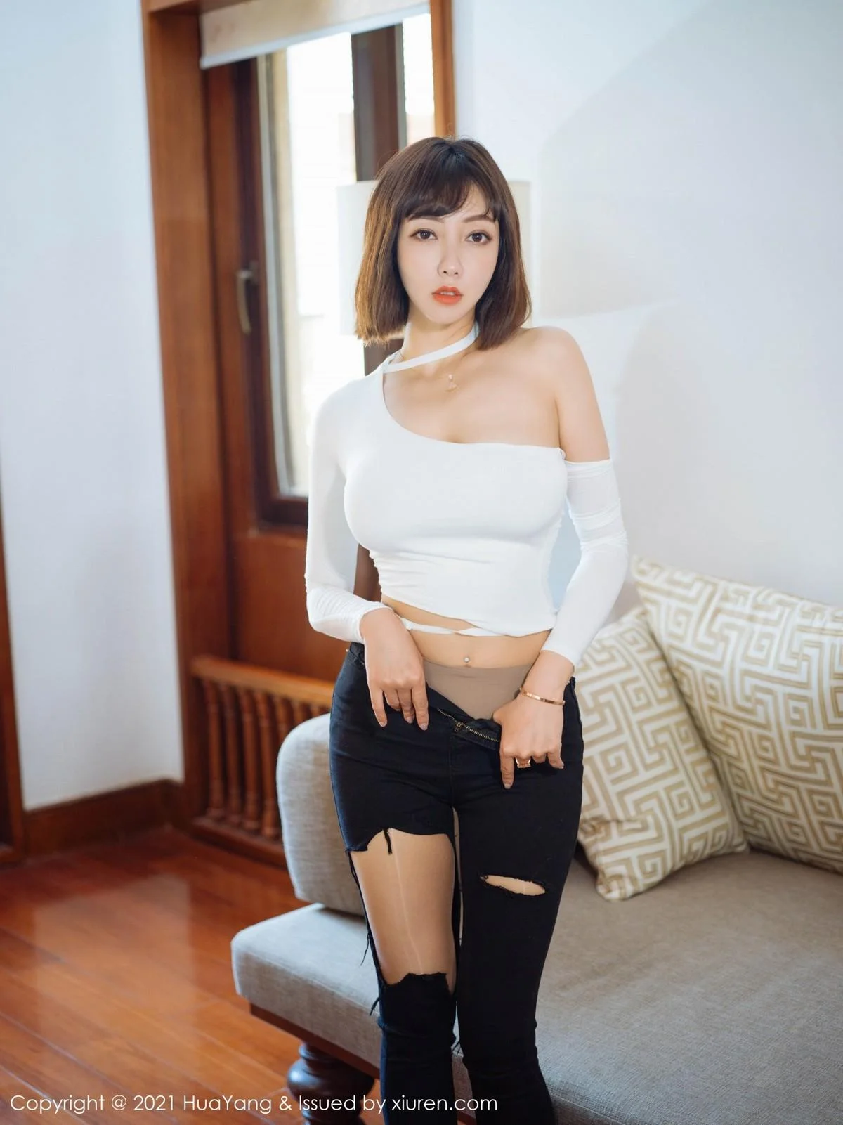 性感美女果儿西双版纳旅拍半脱露肉丝裤袜秀翘臀绝美写真 第 26 张