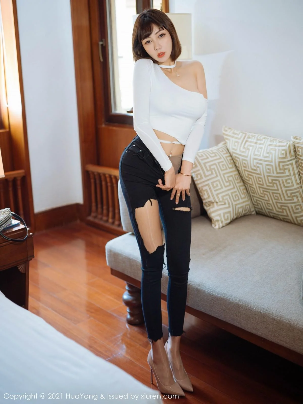 性感美女果儿西双版纳旅拍半脱露肉丝裤袜秀翘臀绝美写真 第 28 张