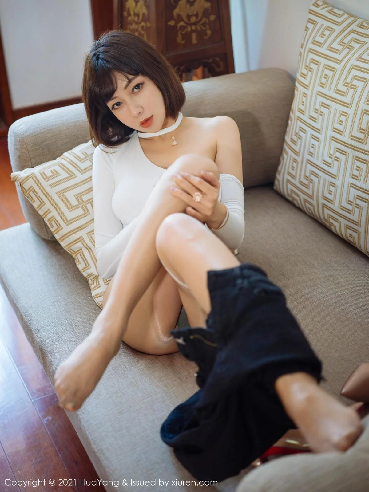 性感美女果儿西双版纳旅拍半脱露肉丝裤袜秀翘臀绝美写真 第 76 张