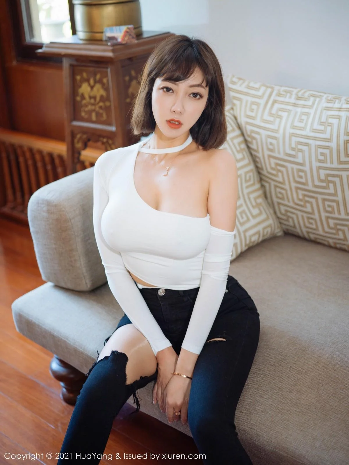 性感美女果儿西双版纳旅拍半脱露肉丝裤袜秀翘臀绝美写真 第 9 张