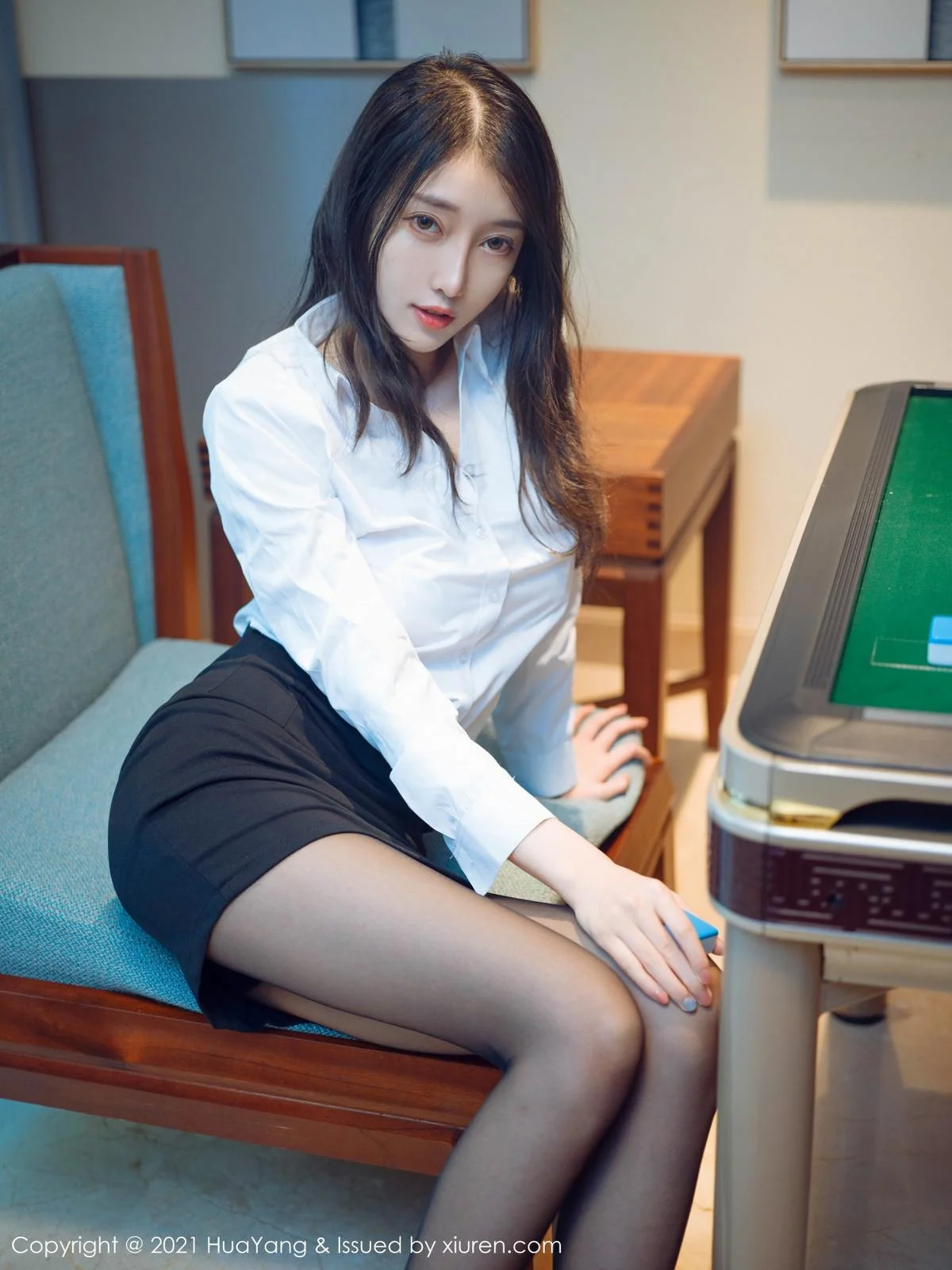 玥儿玥er三亚旅拍麻将室真空白衬衣露豪乳半球绝美写真 第 12 张