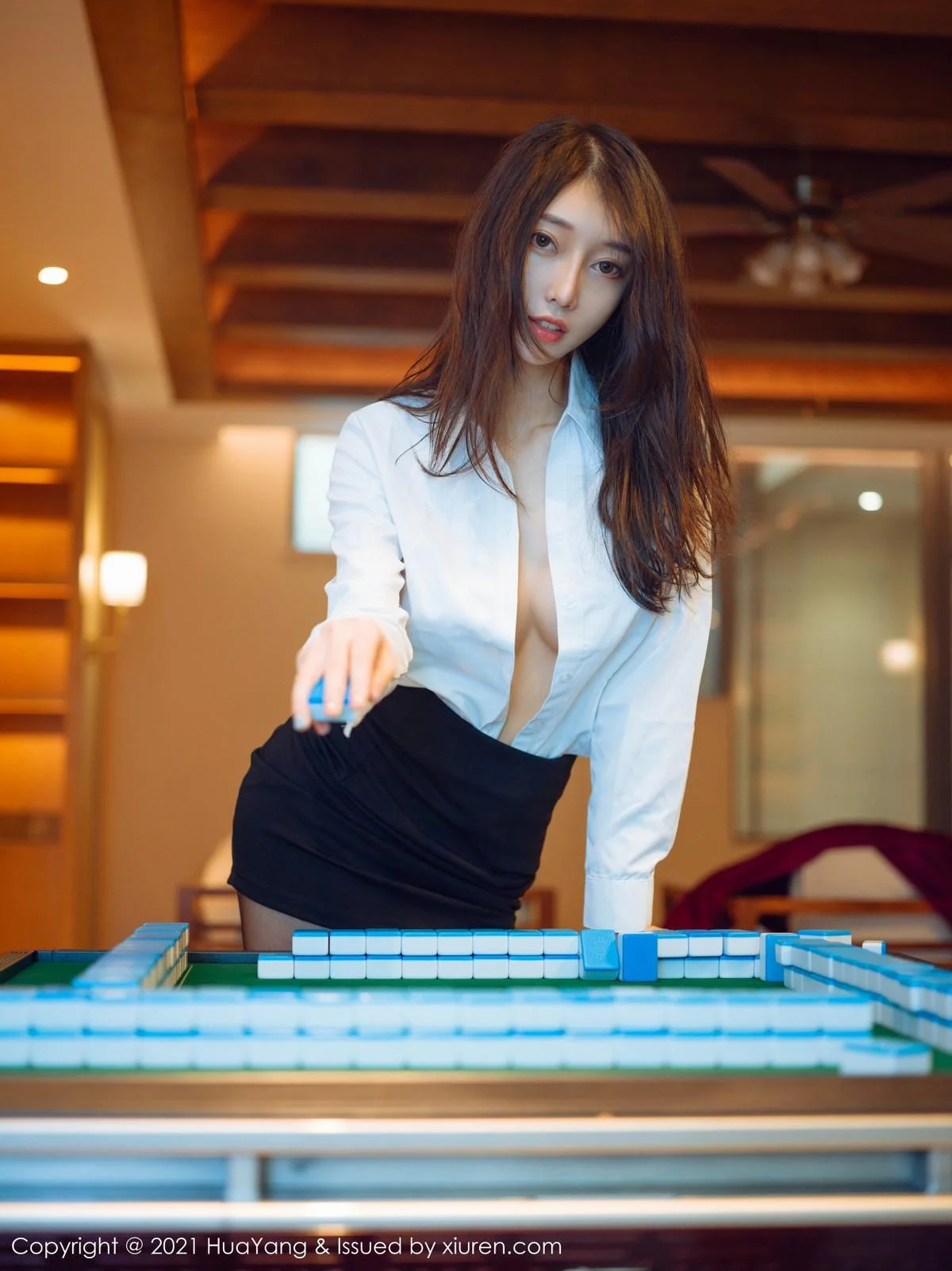 玥儿玥er三亚旅拍麻将室真空白衬衣露豪乳半球绝美写真 第 59 张