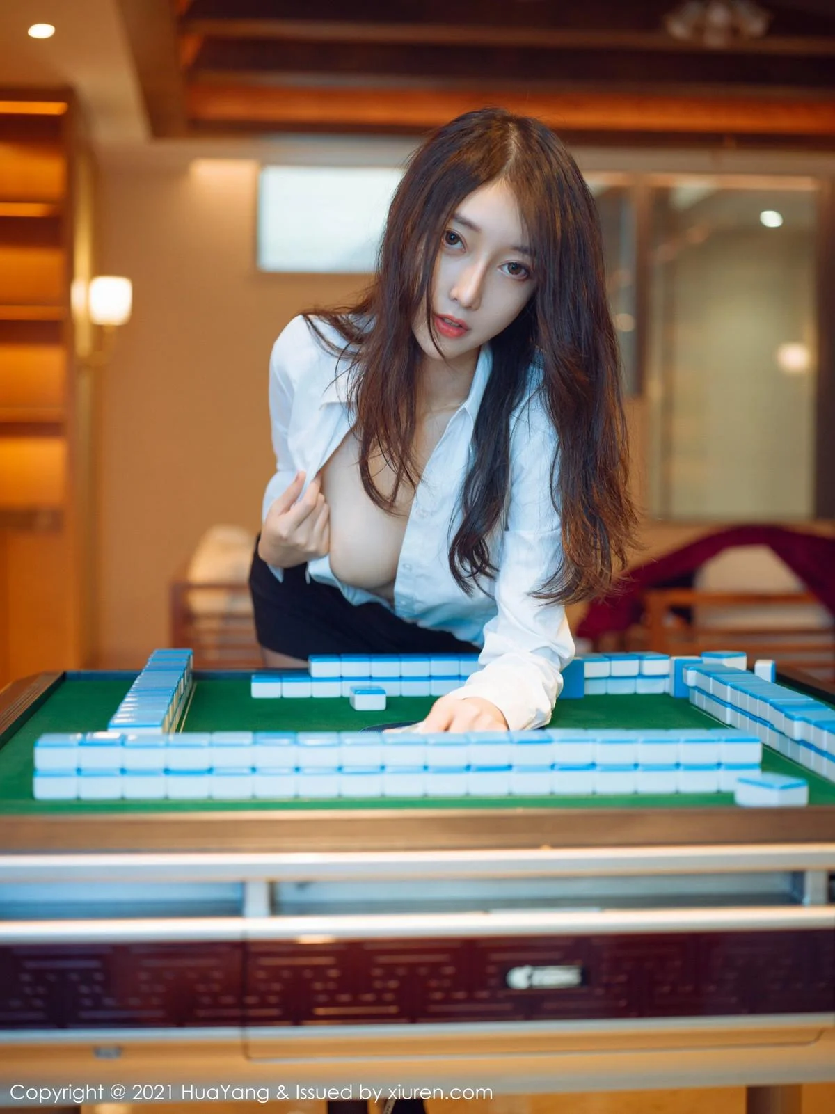 玥儿玥er三亚旅拍麻将室真空白衬衣露豪乳半球绝美写真 第 68 张