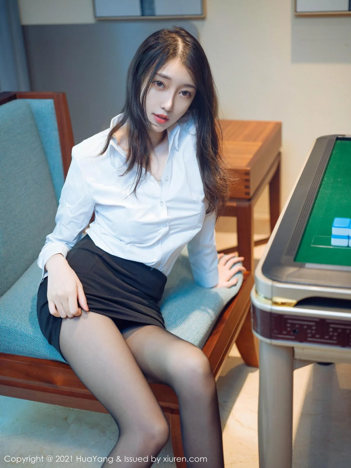 玥儿玥er三亚旅拍麻将室真空白衬衣露豪乳半球绝美写真 第 7 张