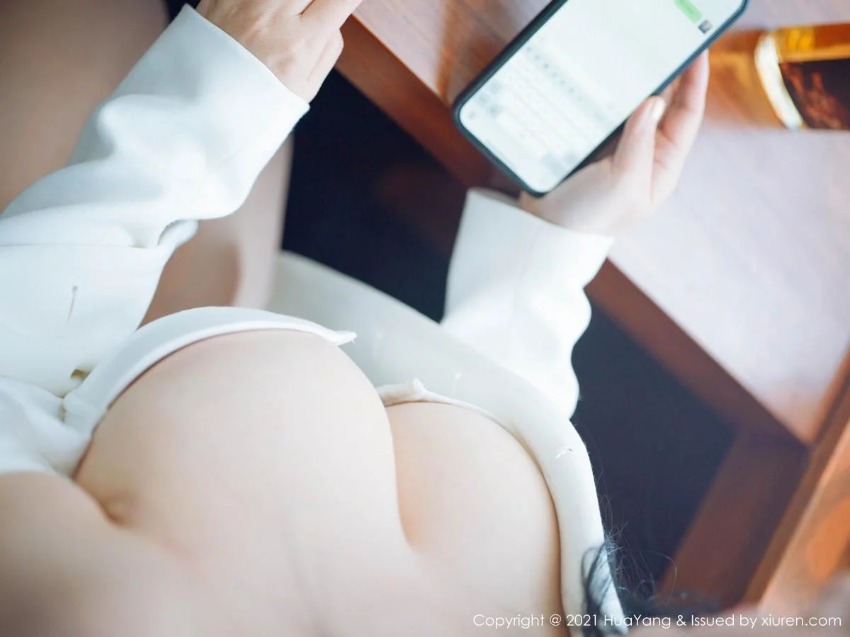 允爾厦门旅拍经典职场制服主题半脱露傲人豪乳绝美写真 第 38 张