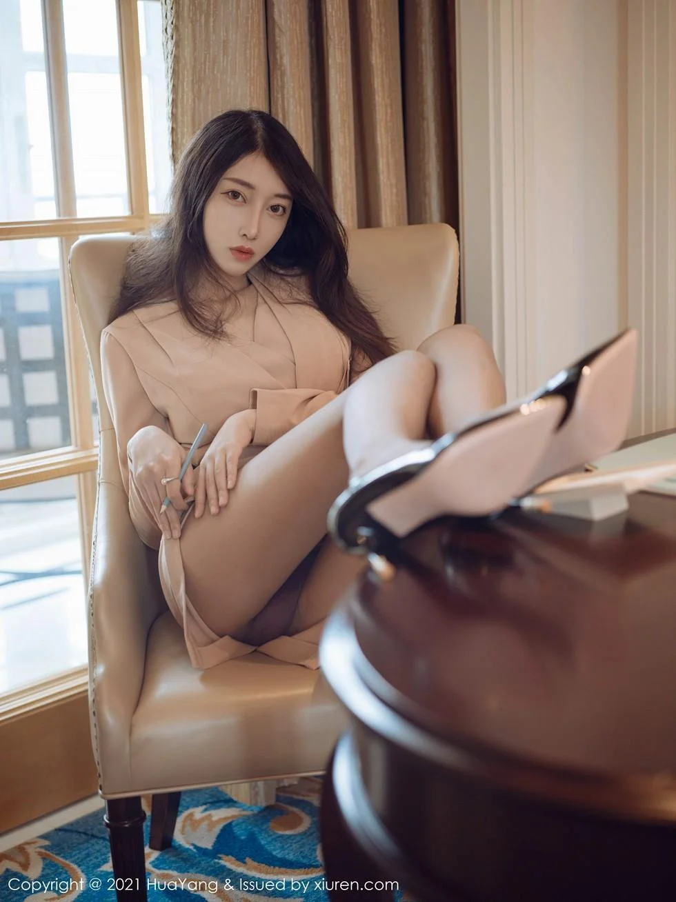 玥儿玥er厦门旅拍暖色调服饰配肉丝裤袜绝美写真 第 20 张