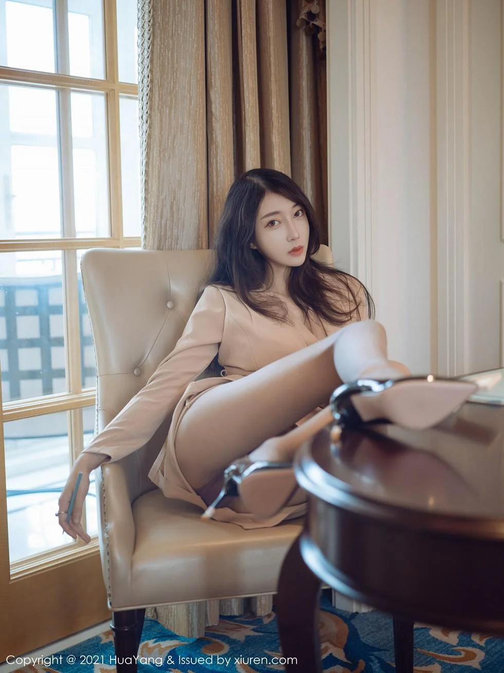 玥儿玥er厦门旅拍暖色调服饰配肉丝裤袜绝美写真 第 25 张