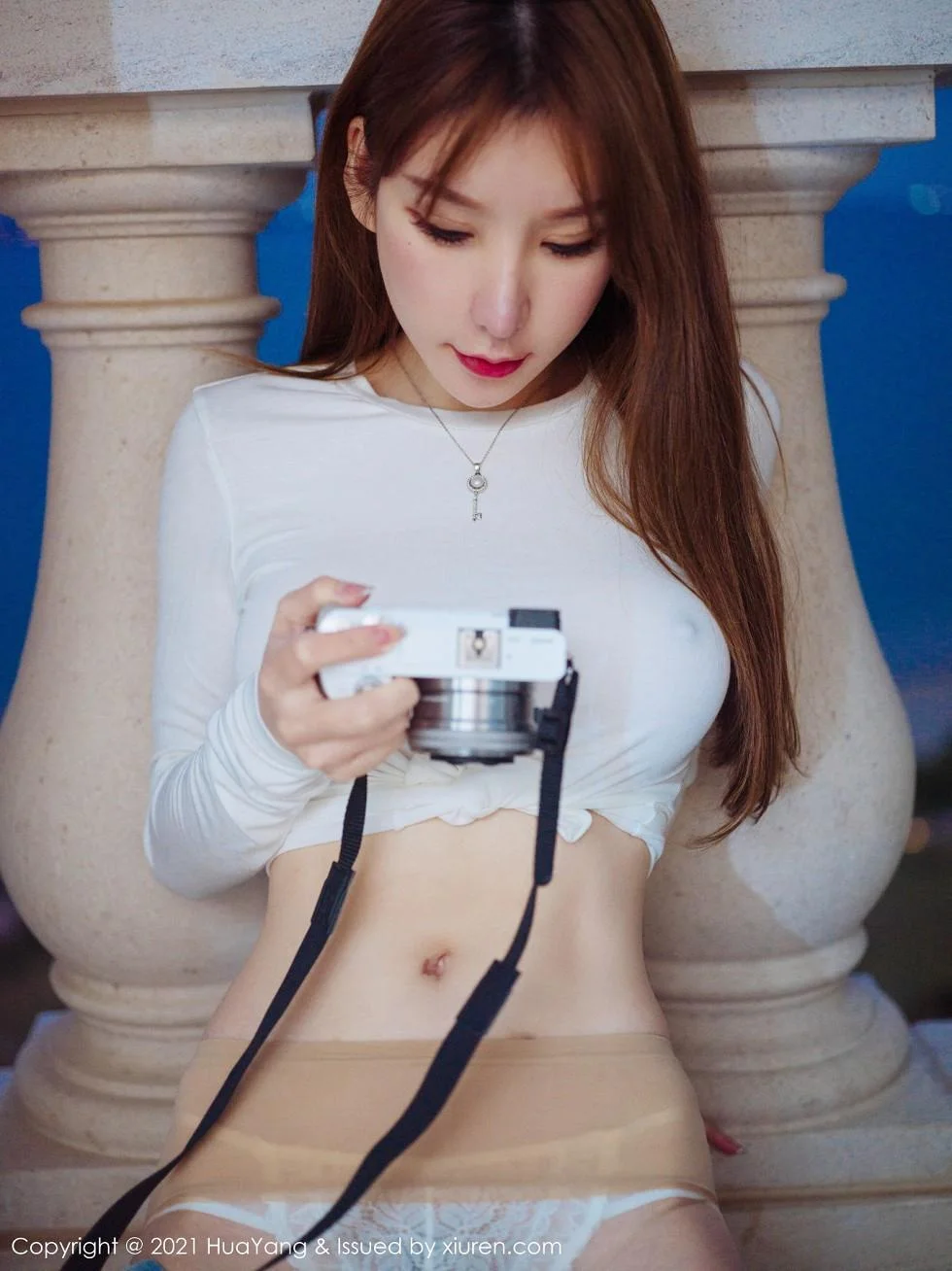 周于希Sandy厦门旅拍薄透白色T真空激凸撩人绝美写真 第 57 张