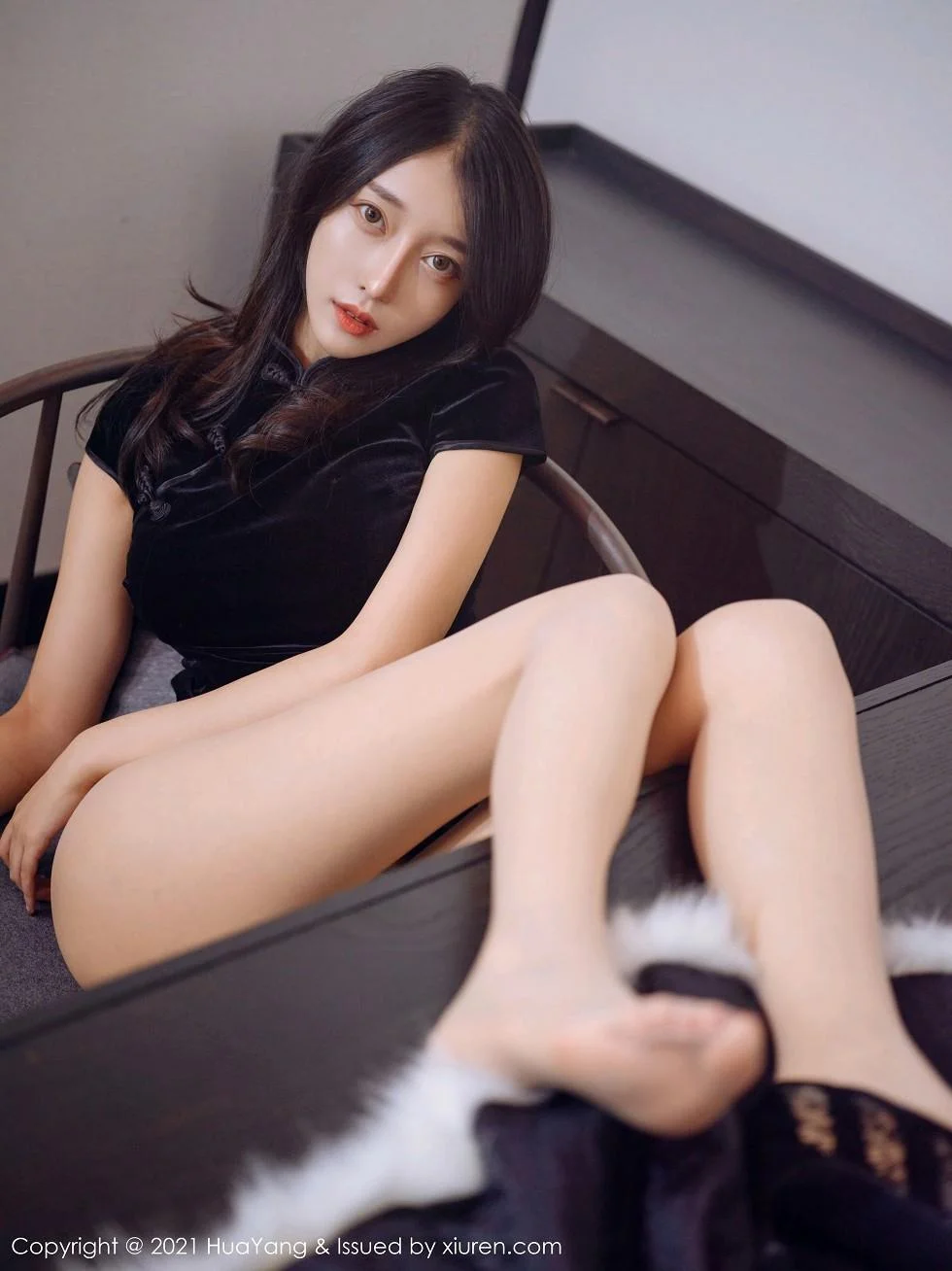 玥儿玥er杭州旅拍古韵典雅旗袍配肉丝裤袜绝美写真 第 108 张