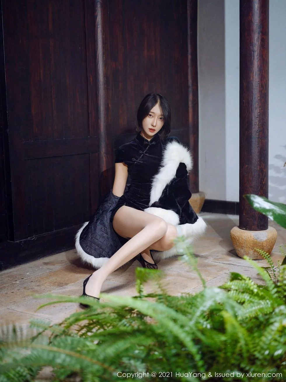 玥儿玥er杭州旅拍古韵典雅旗袍配肉丝裤袜绝美写真 第 22 张