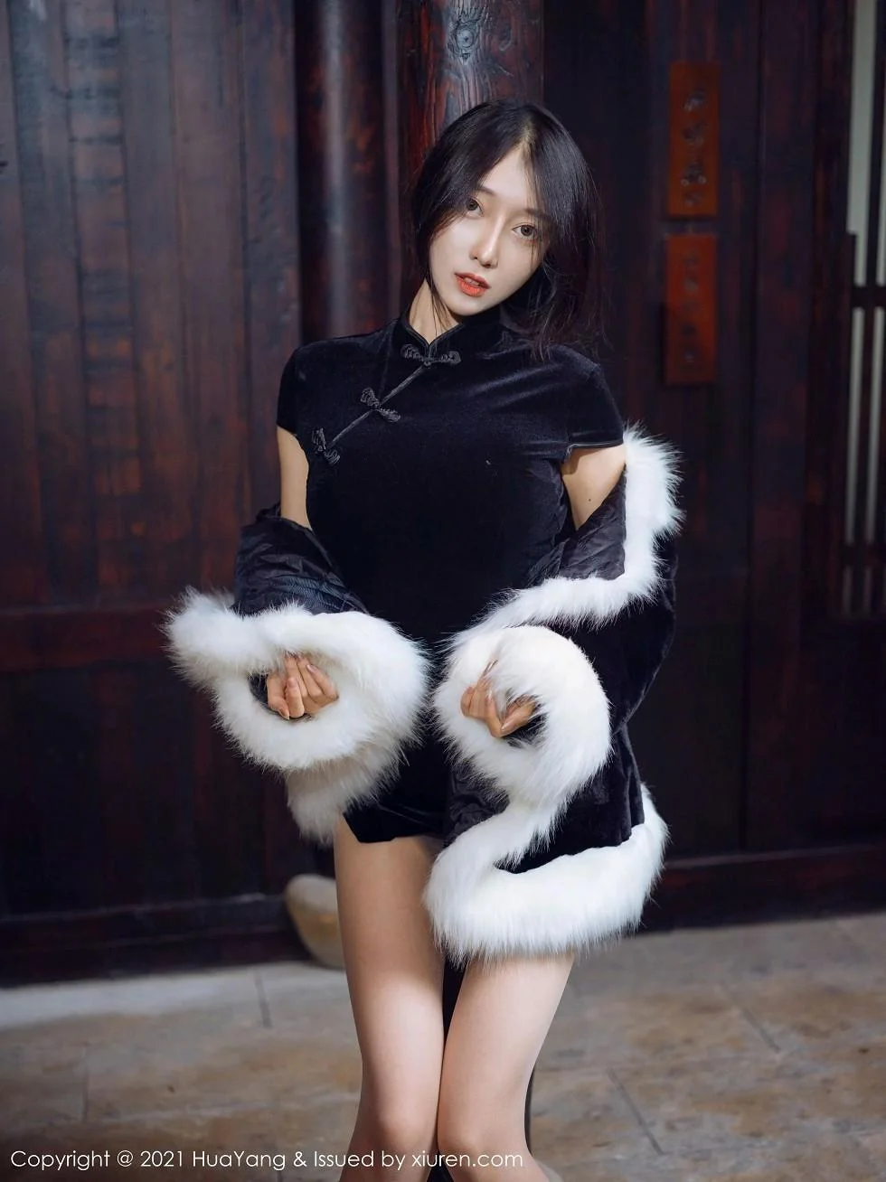 玥儿玥er杭州旅拍古韵典雅旗袍配肉丝裤袜绝美写真 第 37 张