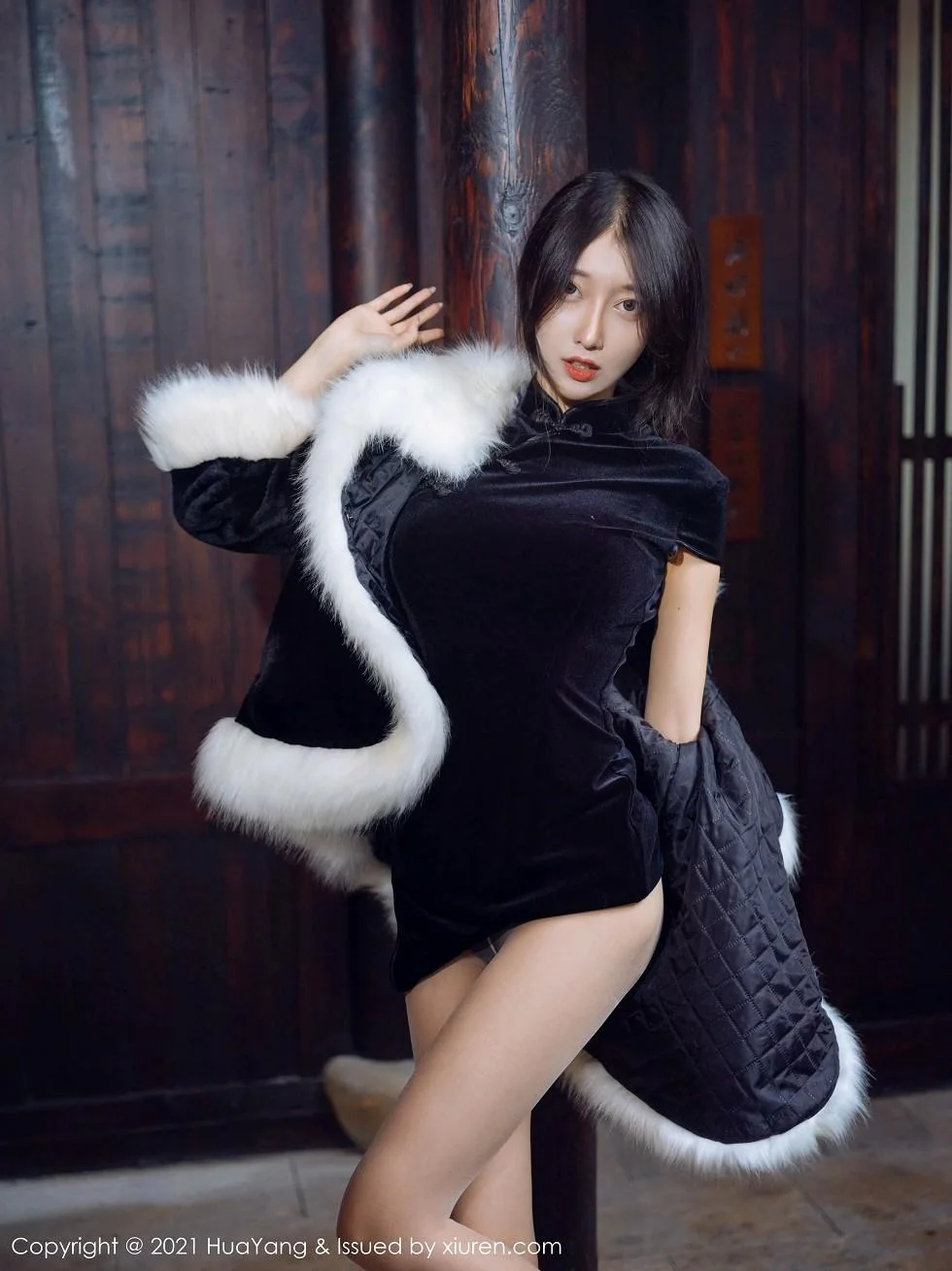 玥儿玥er杭州旅拍古韵典雅旗袍配肉丝裤袜绝美写真 第 40 张