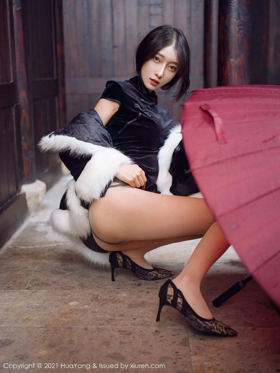 玥儿玥er杭州旅拍古韵典雅旗袍配肉丝裤袜绝美写真 第 54 张