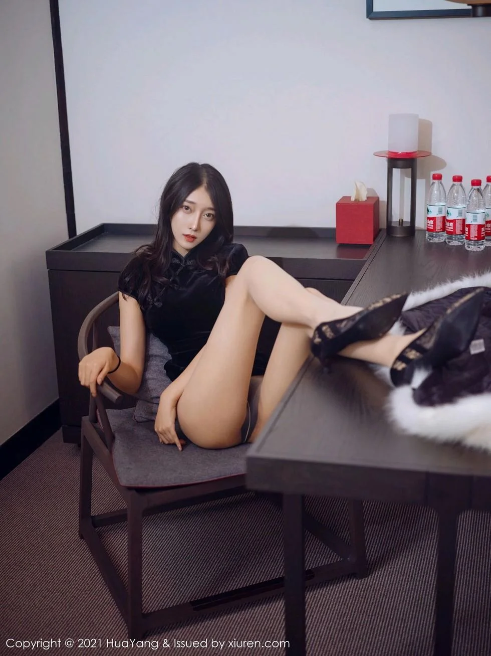 玥儿玥er杭州旅拍古韵典雅旗袍配肉丝裤袜绝美写真 第 93 张