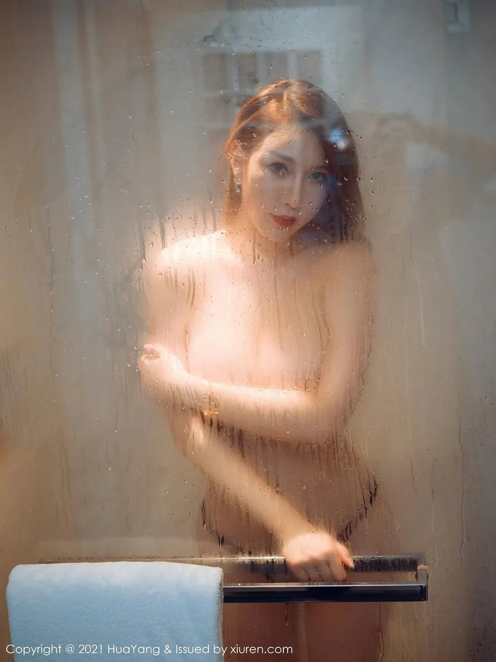 Egg-尤妮丝杭州旅拍私房浴室半脱秀豪乳翘臀绝美写真 第 99 张