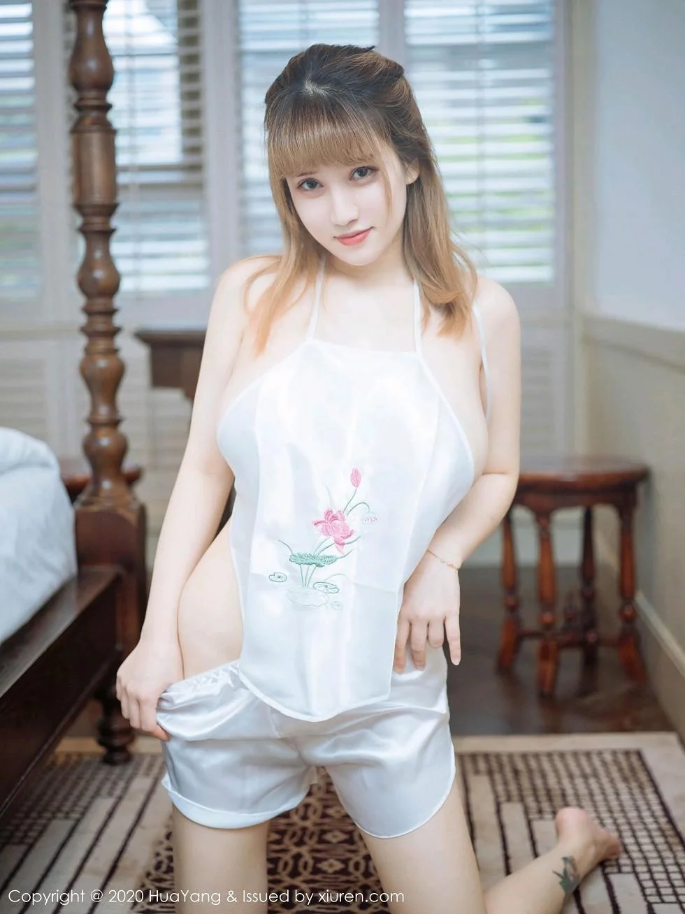 周大萌杭州旅拍纯白丝质肚兜半脱露傲人豪乳极致绝美写真 第 22 张