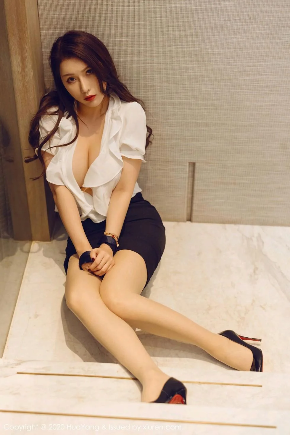 Egg-尤妮丝西双版纳旅拍白衬衫OL主题开档肉丝裤袜绝美写真 第 100 张