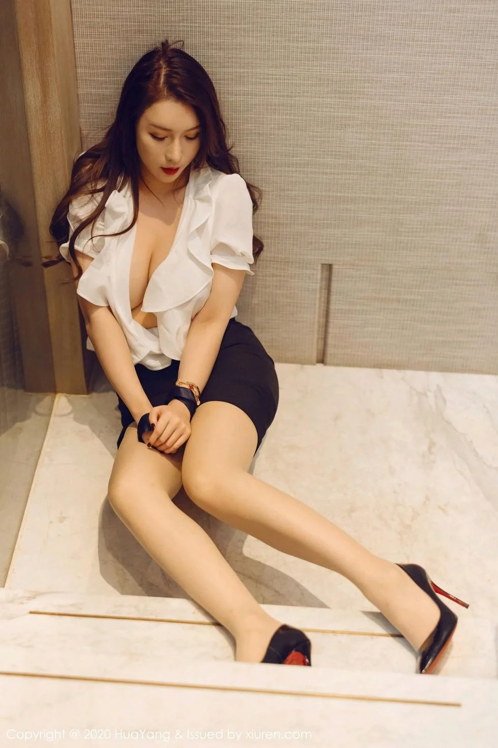 Egg-尤妮丝西双版纳旅拍白衬衫OL主题开档肉丝裤袜绝美写真 第 101 张