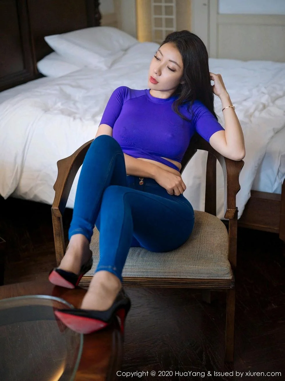 果儿Victoria杭州旅拍半脱牛仔裤露黑丝裤袜绝美写真 第 9 张