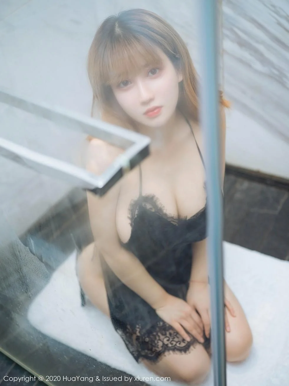 周大萌浴室性感黑色蕾丝睡衣湿身秀惹火身材绝美写真 第 36 张
