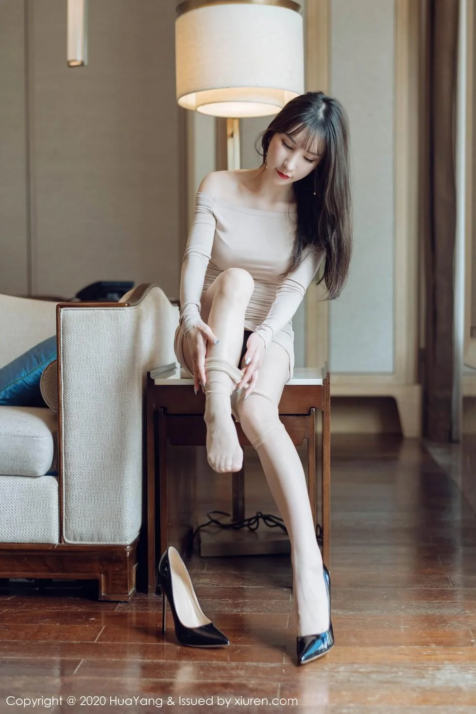 周于希Sandy西双版纳旅拍米色连身裙秀完美身材绝美写真 第 131 张