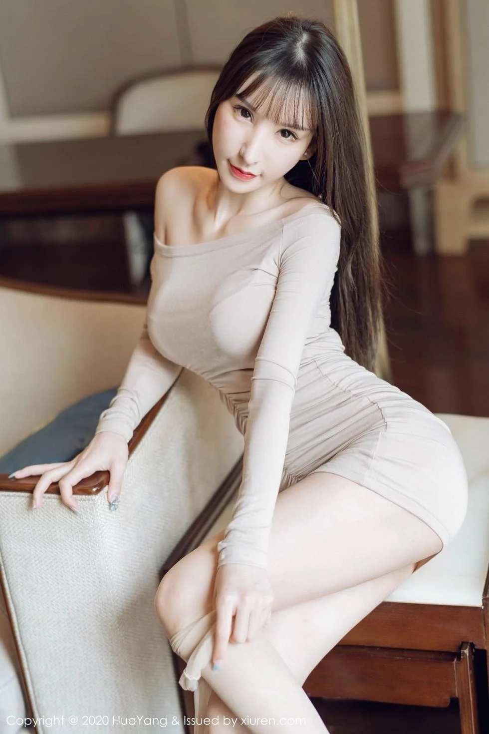 周于希Sandy西双版纳旅拍米色连身裙秀完美身材绝美写真 第 142 张