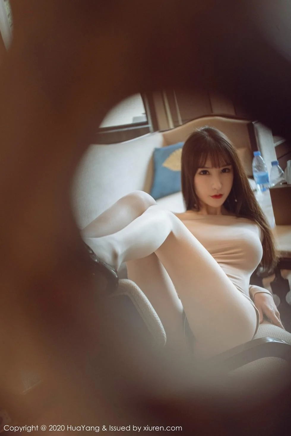 周于希Sandy西双版纳旅拍米色连身裙秀完美身材绝美写真 第 32 张