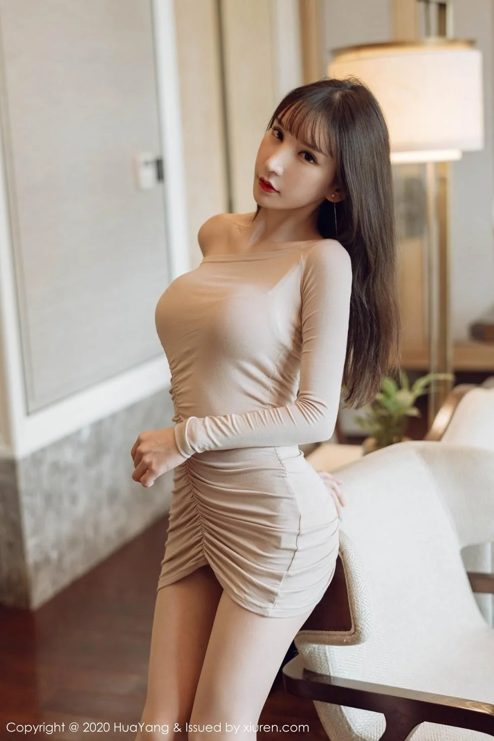 周于希Sandy西双版纳旅拍米色连身裙秀完美身材绝美写真 第 58 张