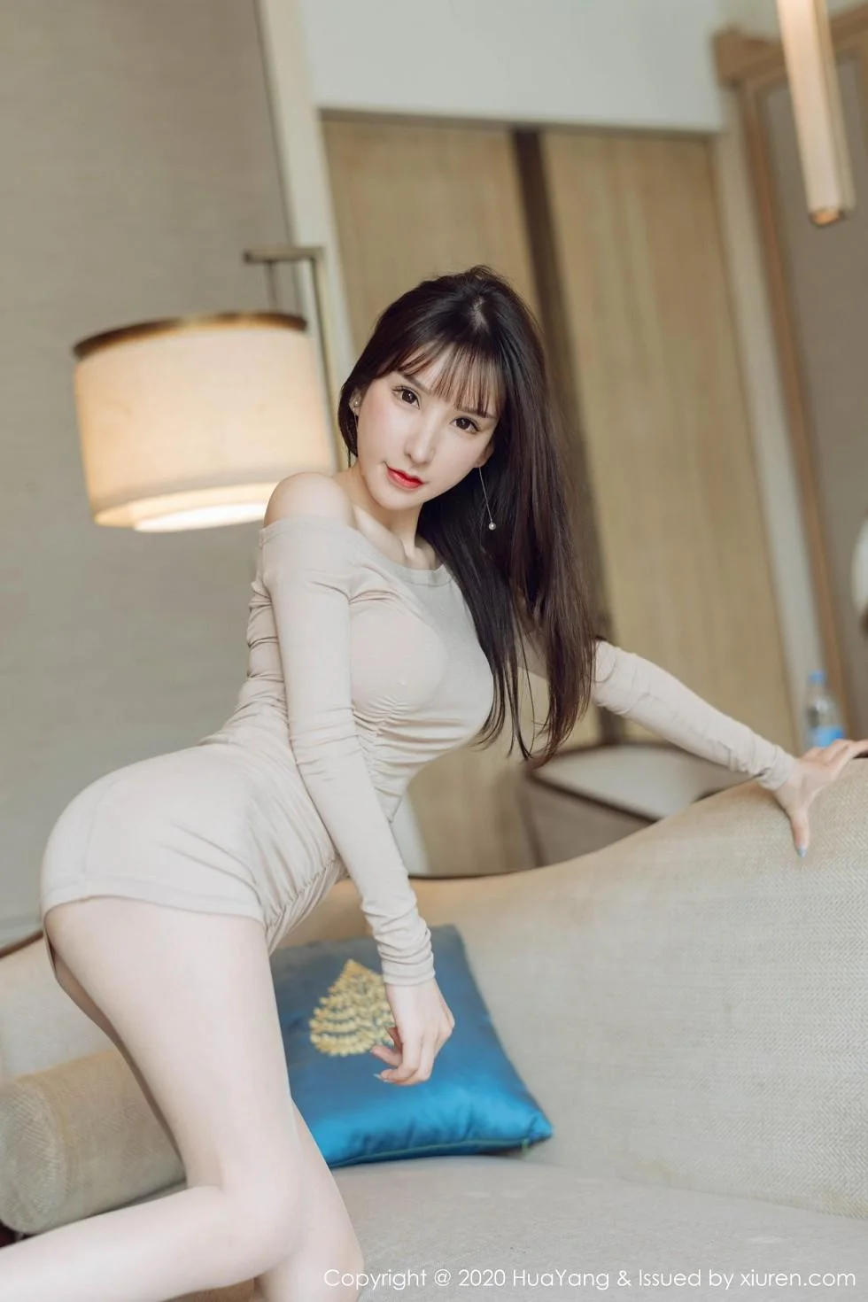 周于希Sandy西双版纳旅拍米色连身裙秀完美身材绝美写真 第 94 张