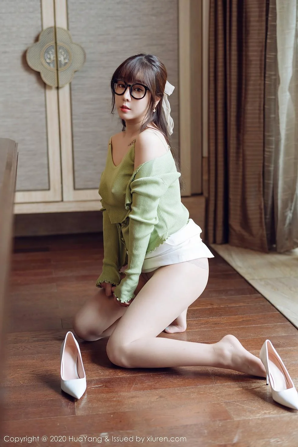 王雨纯西双版纳旅拍性感职场制服系列完美绝美写真 第 127 张