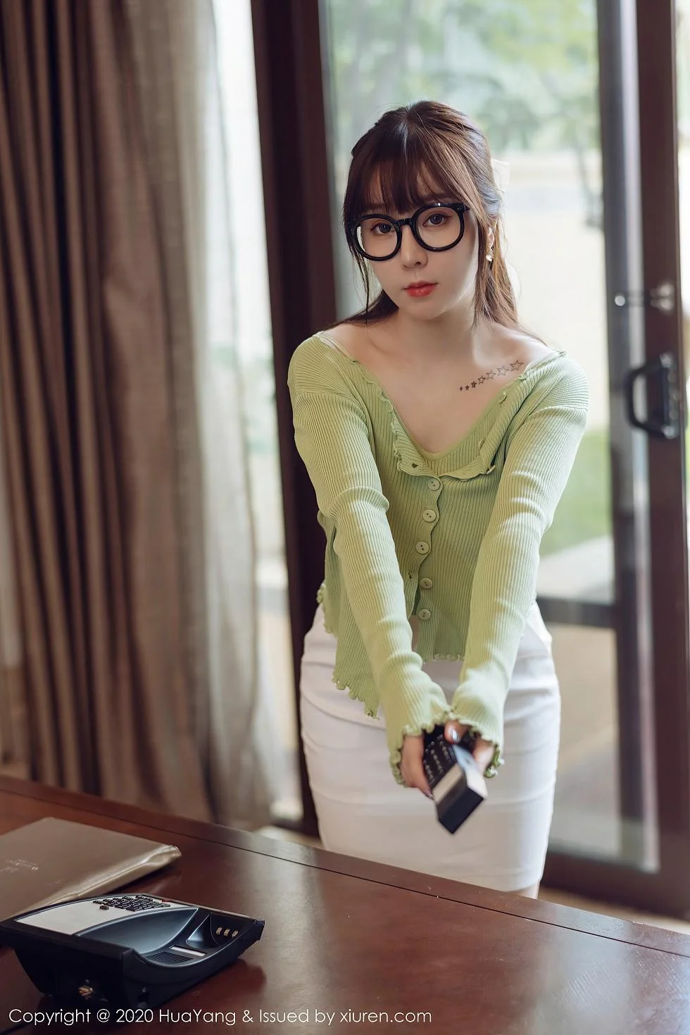 王雨纯西双版纳旅拍性感职场制服系列完美绝美写真 第 22 张