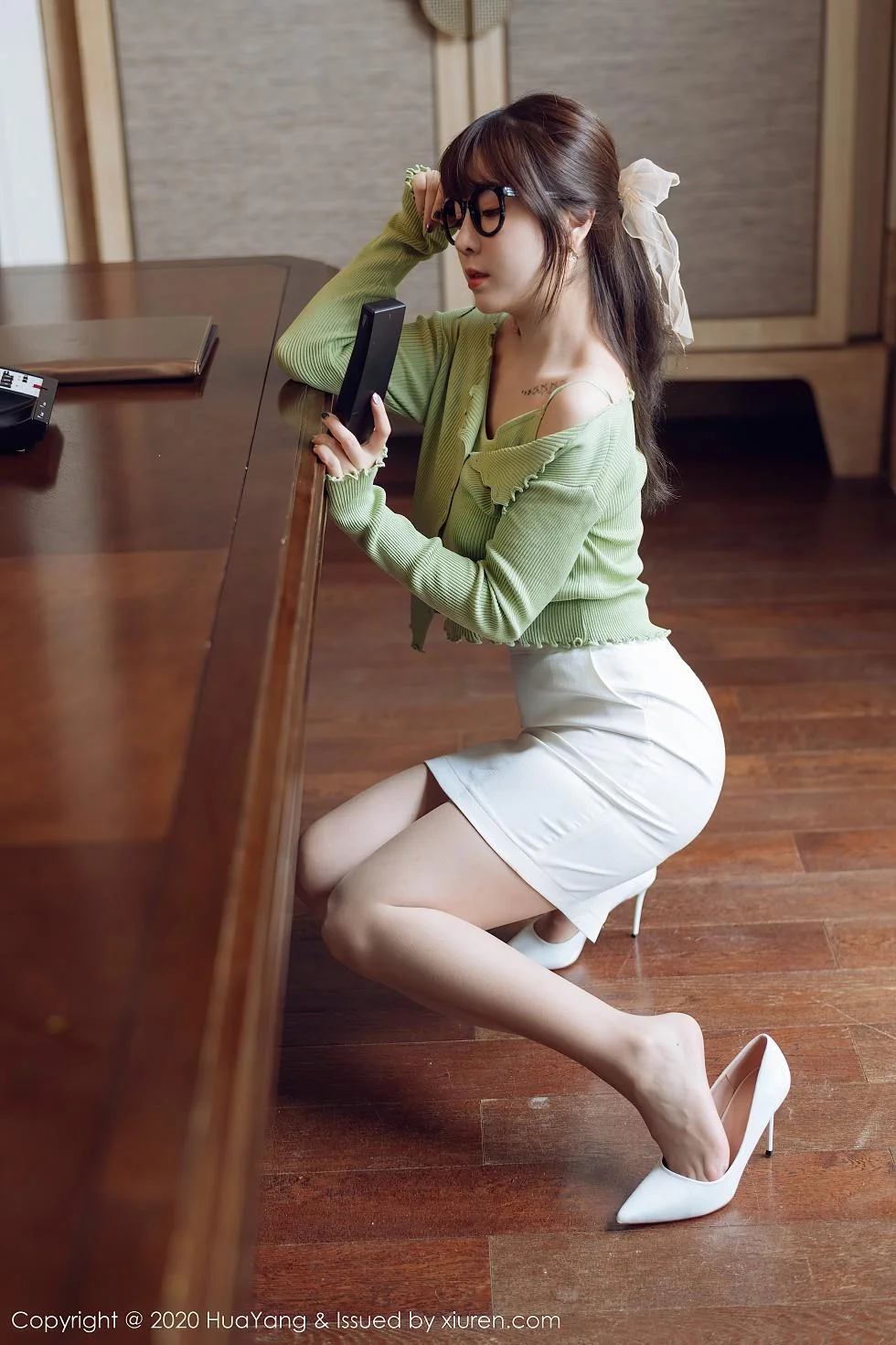 王雨纯西双版纳旅拍性感职场制服系列完美绝美写真 第 68 张