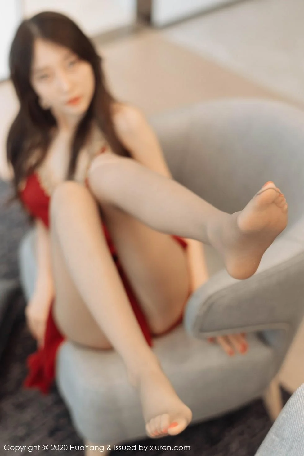 玥儿玥er私房性感红色吊裙配超薄肉丝裤袜完美绝美写真 第 117 张
