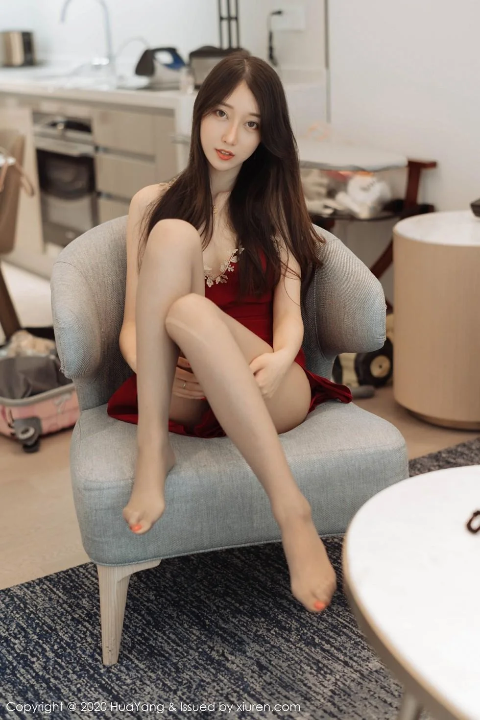 玥儿玥er私房性感红色吊裙配超薄肉丝裤袜完美绝美写真 第 128 张