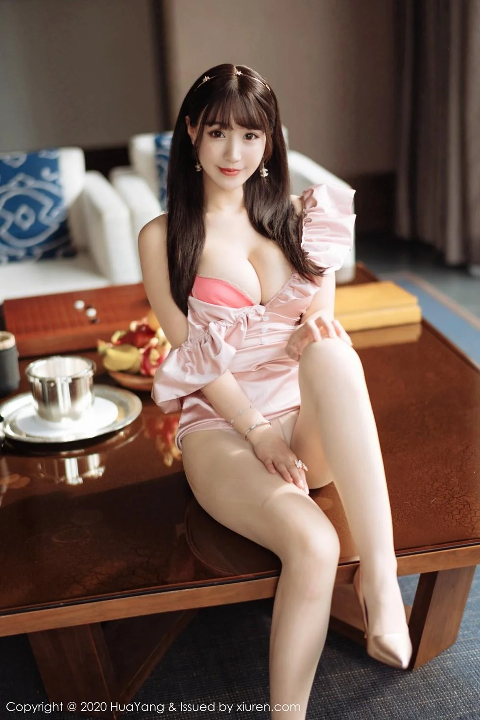 朱可儿Flower三亚旅拍私房粉色深V礼裙秀豪乳绝美写真 第 75 张