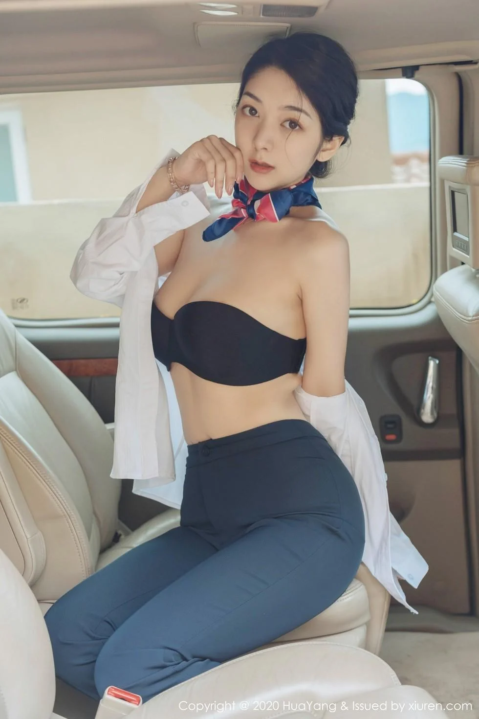 Angela小热巴云南旅拍职业装车拍开档肉丝裤袜绝美写真 第 27 张