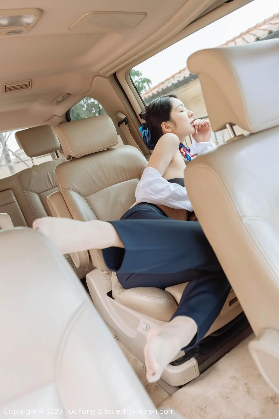 Angela小热巴云南旅拍职业装车拍开档肉丝裤袜绝美写真 第 61 张