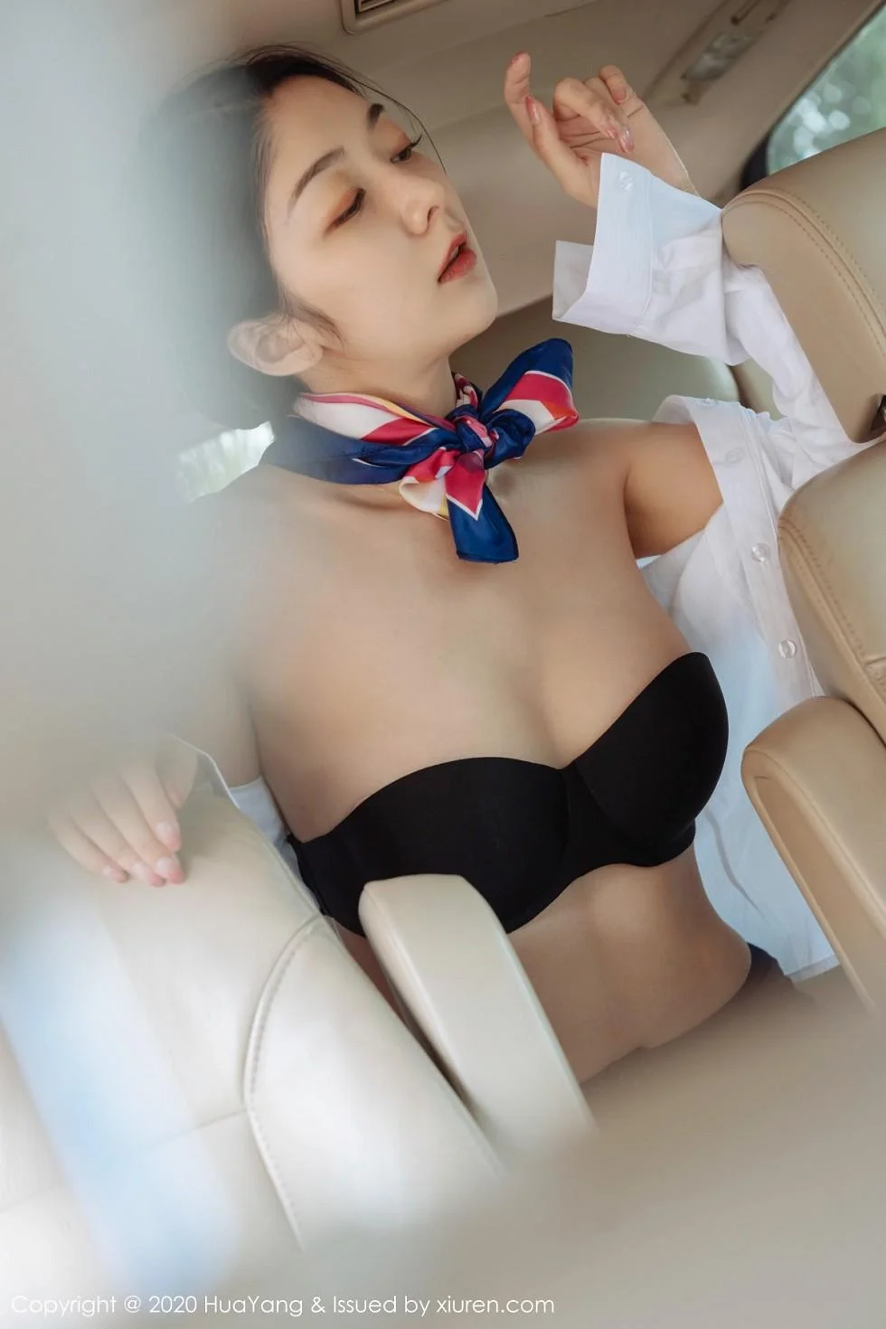 Angela小热巴云南旅拍职业装车拍开档肉丝裤袜绝美写真 第 69 张