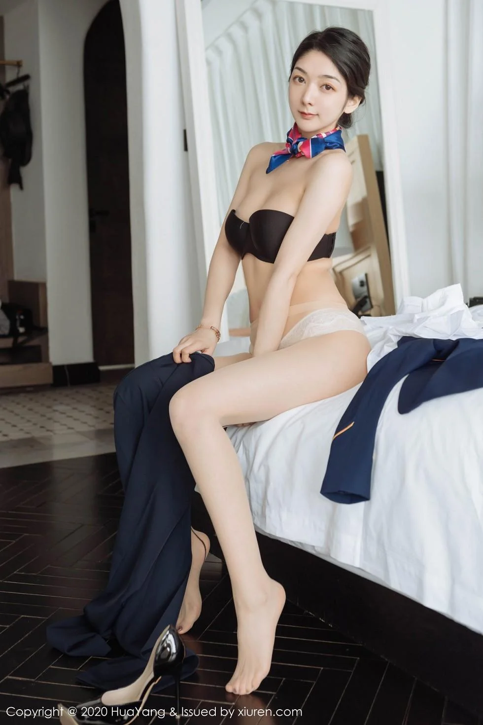 Angela小热巴云南旅拍职业装车拍开档肉丝裤袜绝美写真 第 86 张