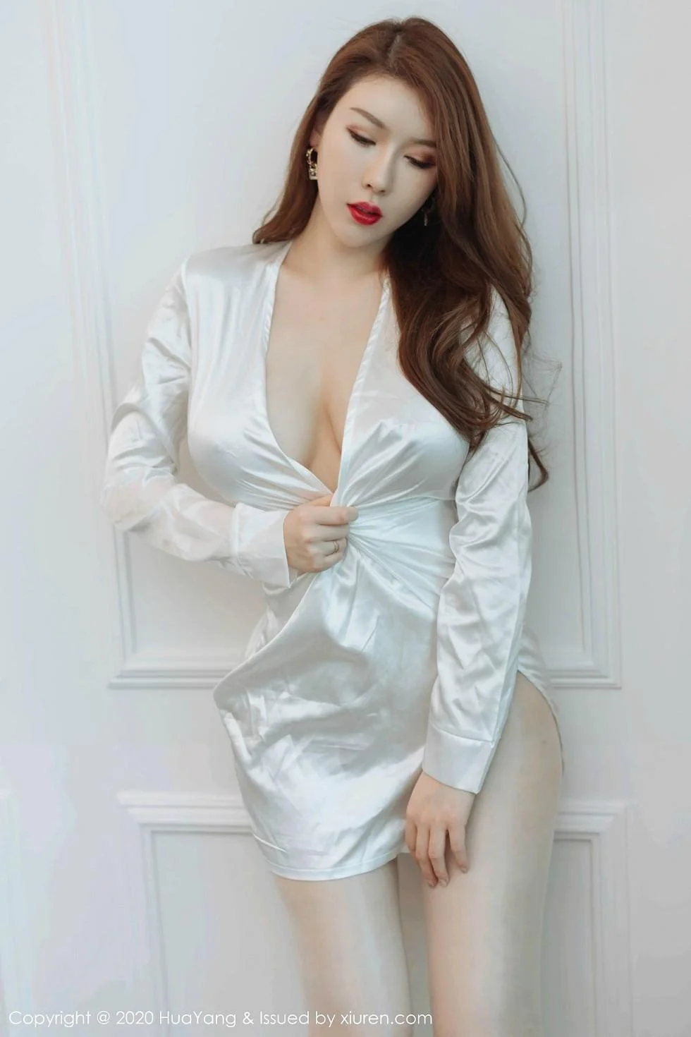 Egg-尤妮丝银色丝质睡衣真空露豪乳无内肉丝绝美写真 第 25 张